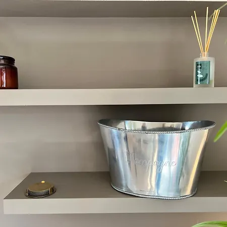 Your Parisian Hideaway - Entire Homestay